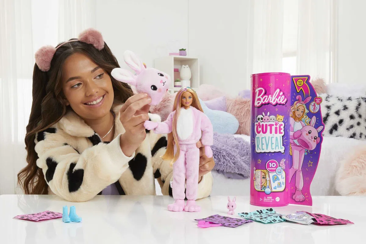 Barbie Cutie Reveal Lalka z kostiumem króliczka i 10 niespodziankami, w tym minizwierzątkiem + zmiana koloru, prezent dla dzieci od 3 roku życia, HHG19